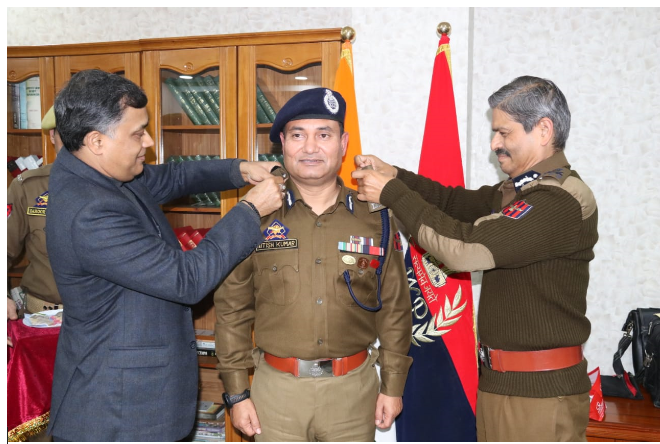DGP decorates Nitish Kumar & Anand Jain with ADGP rank
