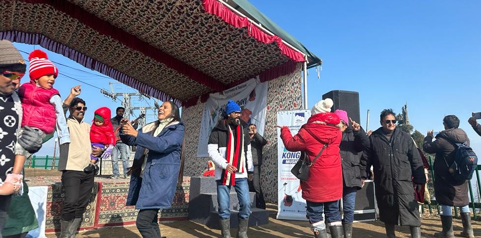 Tourism Department holds cultural event at Kongdoori, Gulmarg