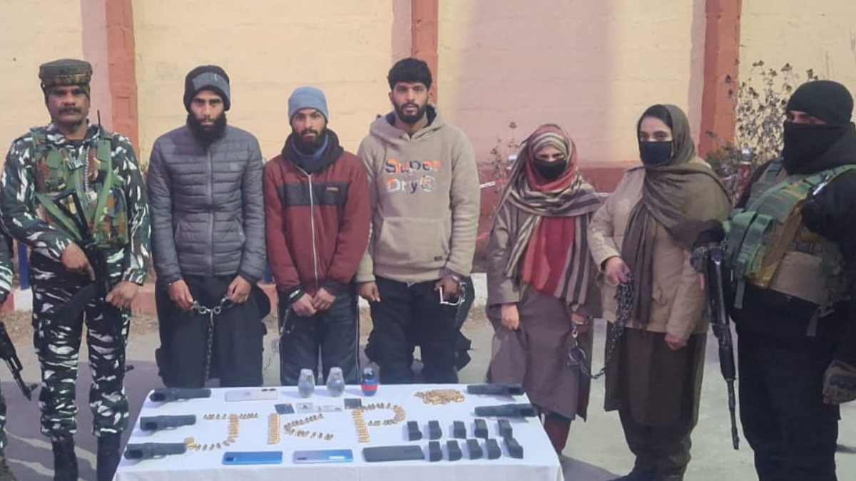 Woman among 4 held in Bandipora with arms, ammunition