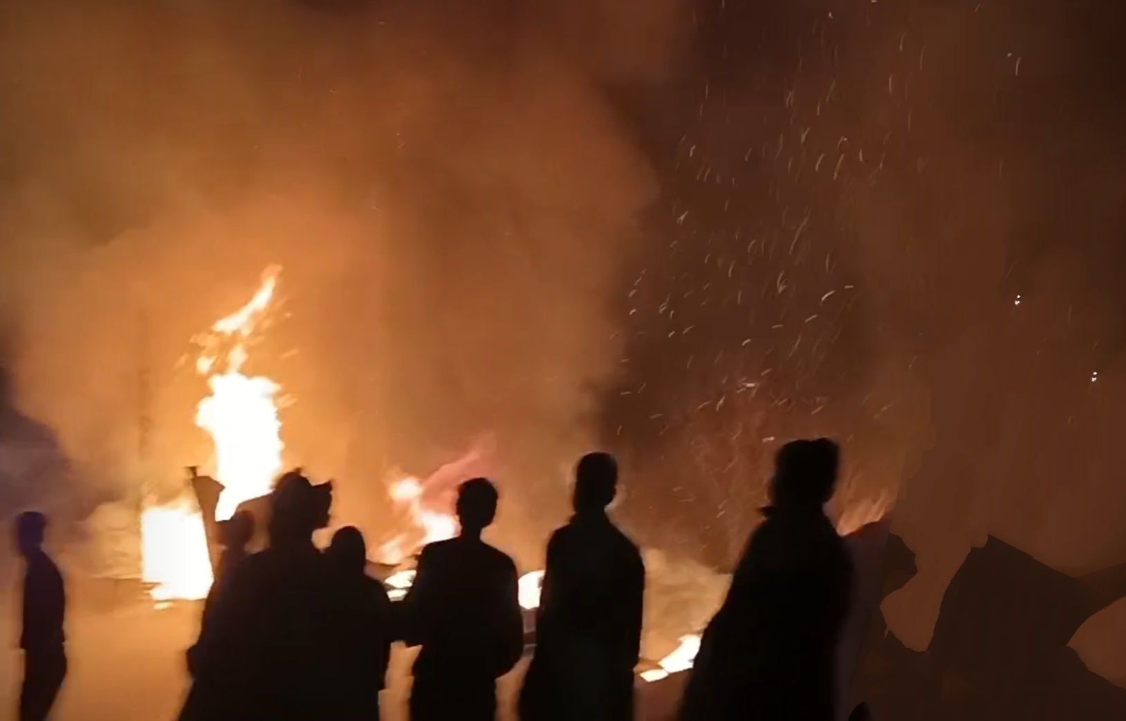 Fire destroys five residential houses, furniture factory in Bla