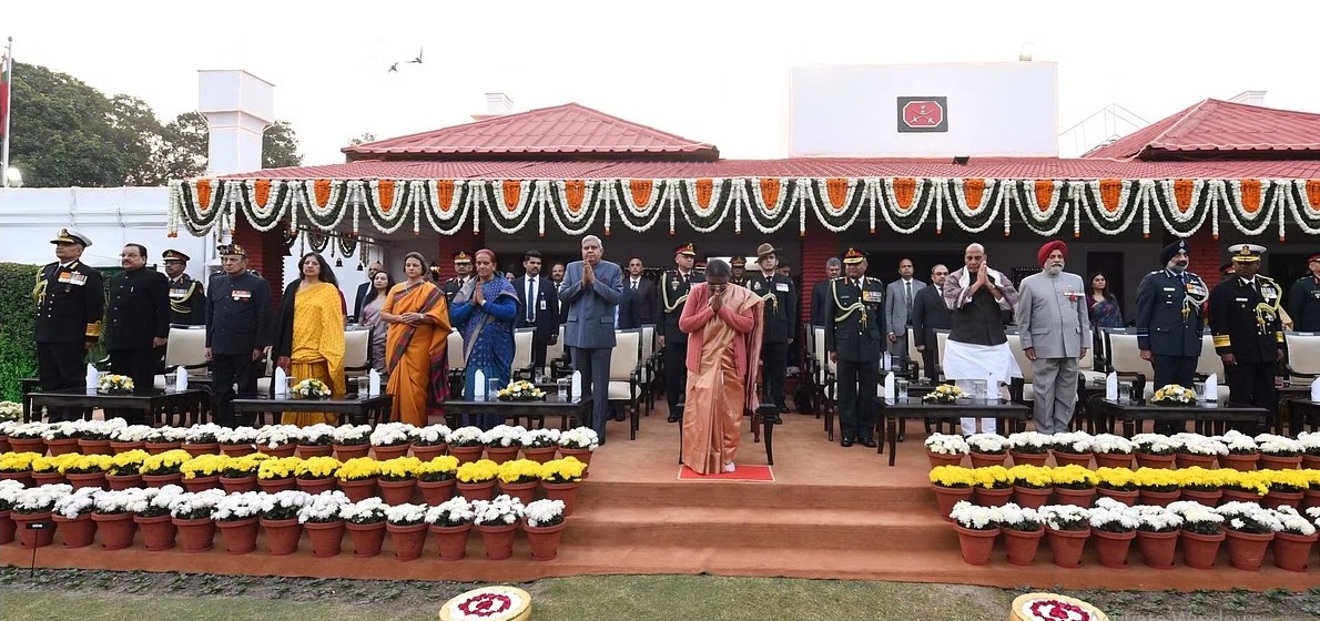 President Murmu, PM Modi pay homage to fallen heroes of 1971 war
