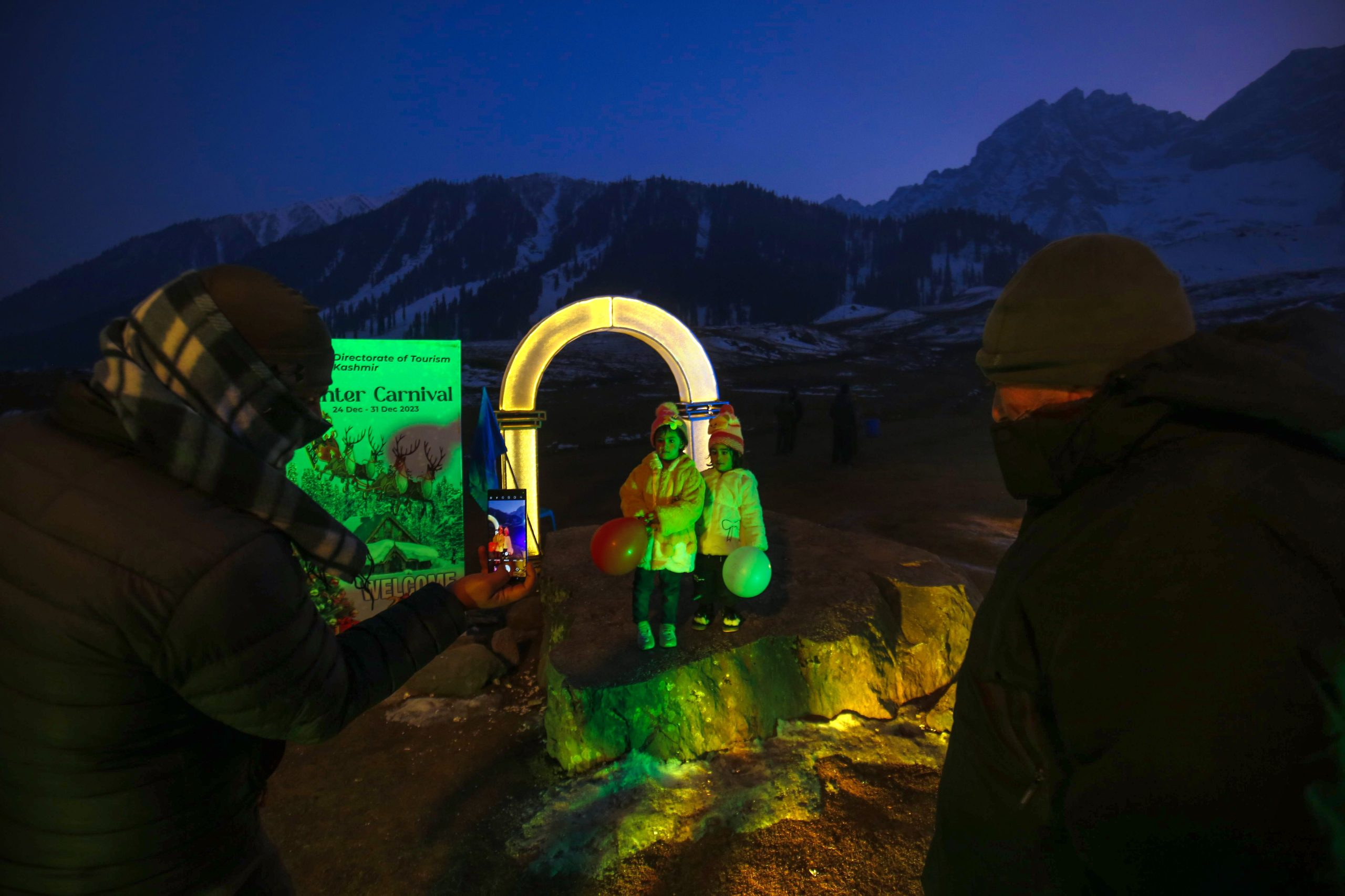 Sonamarg shines on the eve of new year