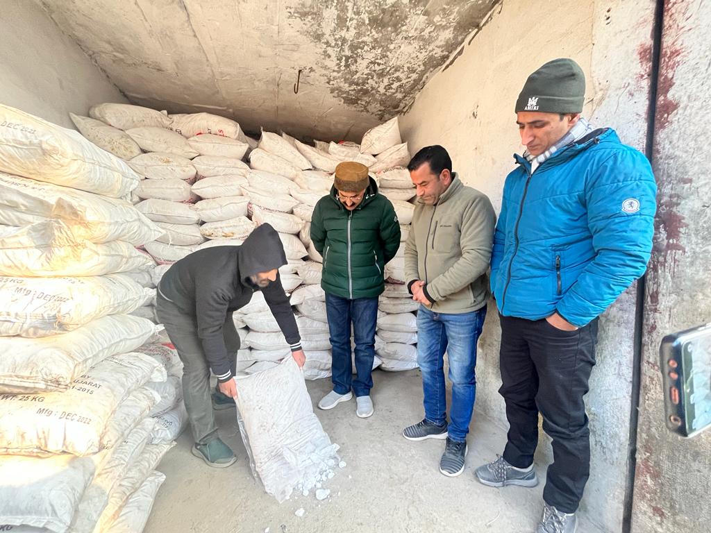 400 bags of unregistered fertilizers seized at Kulgam