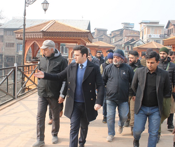 CEO SSCL conducts tour of Srinagar City