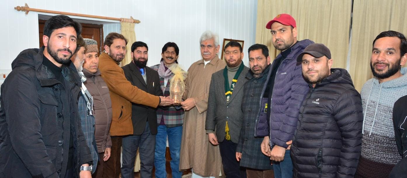 Delegations of OBC Welfare Association, Fruit & Vegetable Growers & Dealers from Anantnag call on LG