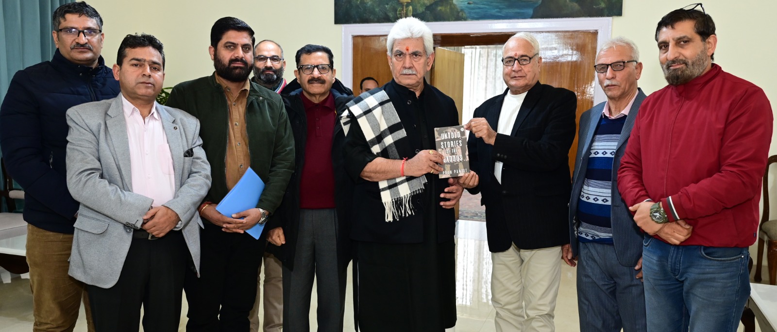 Delegation of Youth All India Kashmiri Samaj calls on LG