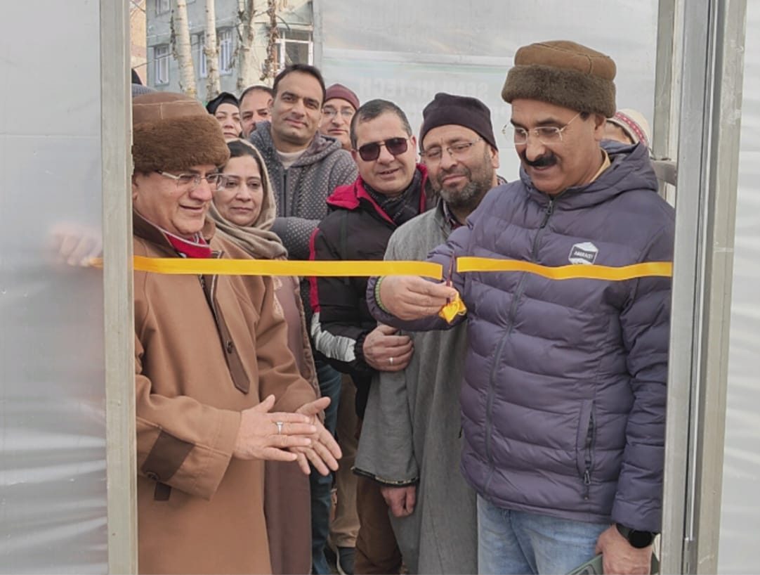 Director Agri inspects Mushroom, Vermicompost Units in Srinagar