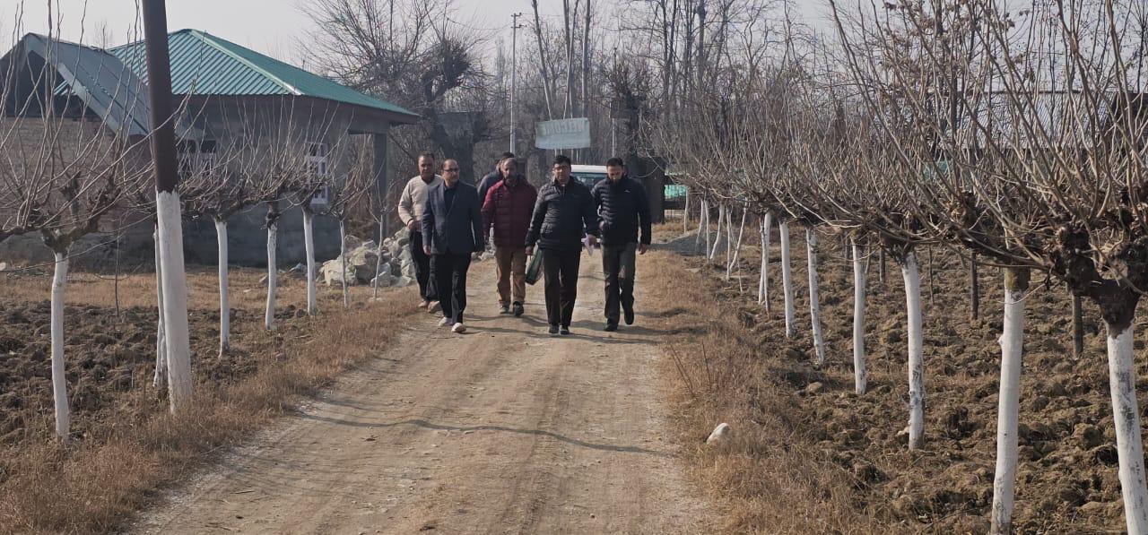 Director Sericulture takes stock of developmental works at Pulwama