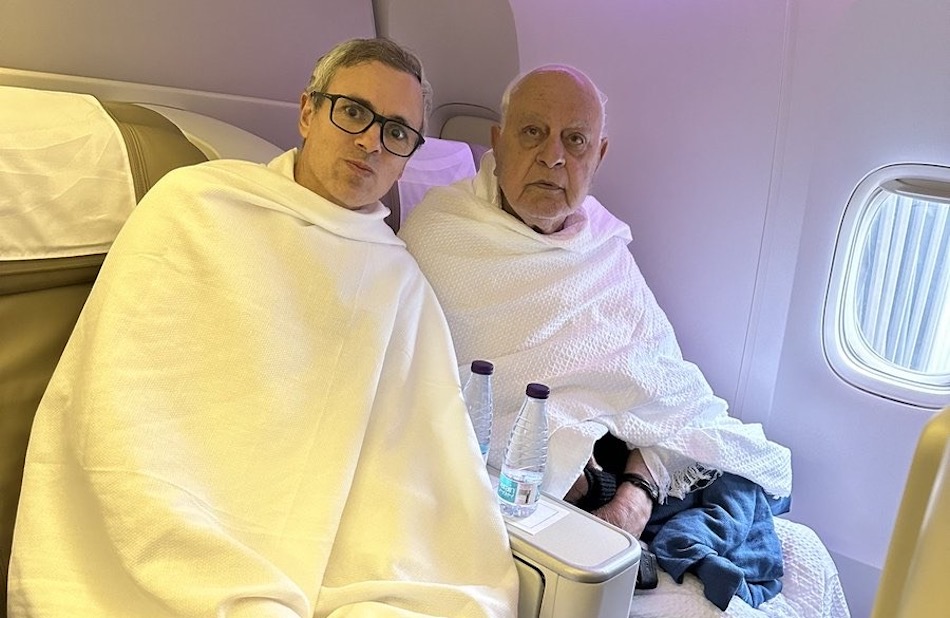 Farooq, Omar leave for Umrah pilgrimage