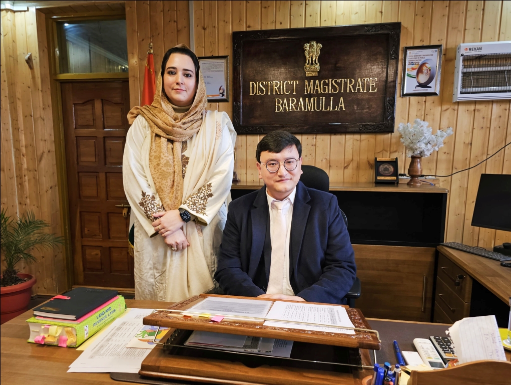 Minga Sherpa assumes charge as DC Baramulla