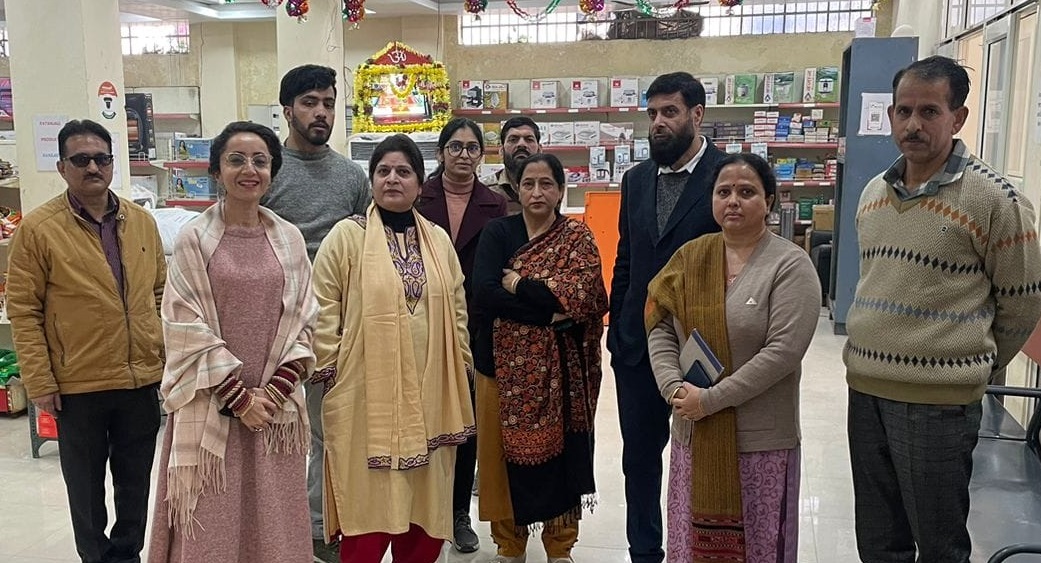 Secretary Cooperative conducts surprise inspection of Super Bazaar, Jammu