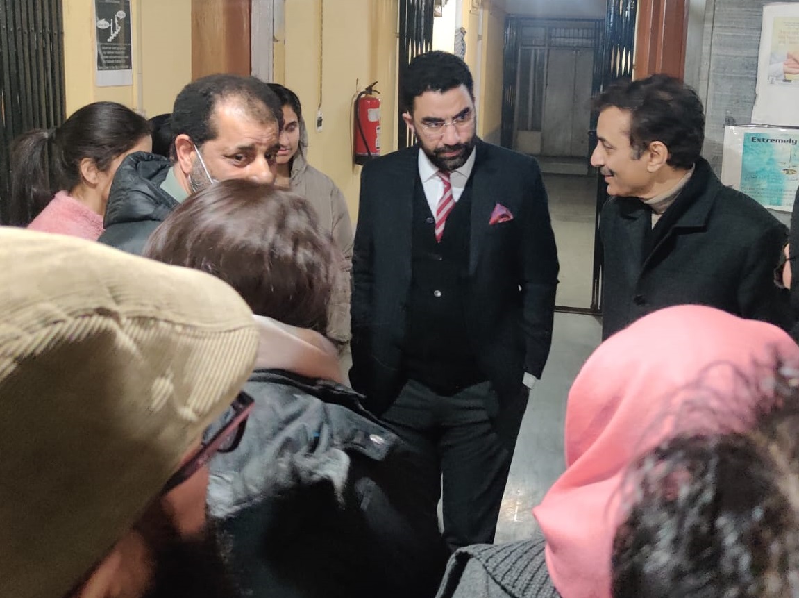 Secretary Health conducts surprise visit to SMHS, GMC Srinagar