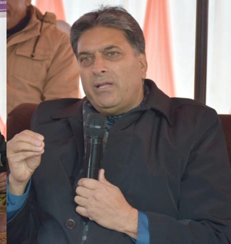 Talat Parvez presides over public darbar at Sumlar Bandipora