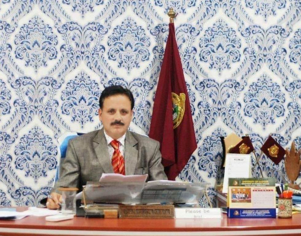 Dr Naseer Iqbal is new Registrar Kashmir University