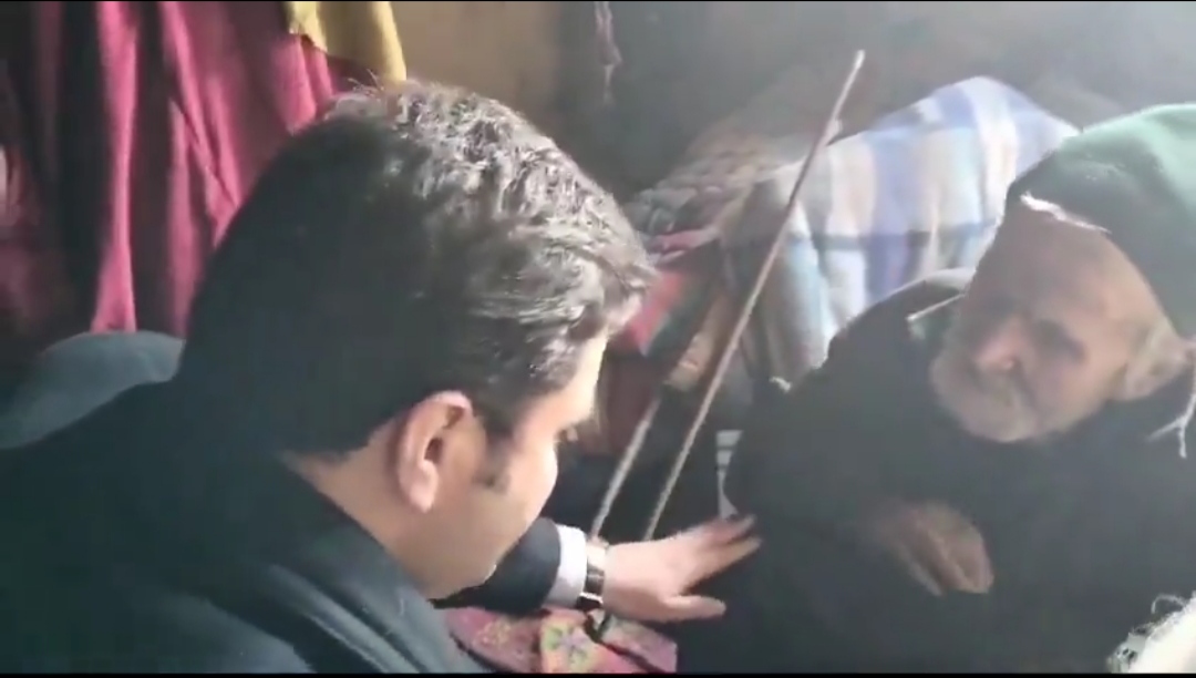 Admin comes to rescue of Kashmiri Pandit living alone in dilapidated house in Kulgam