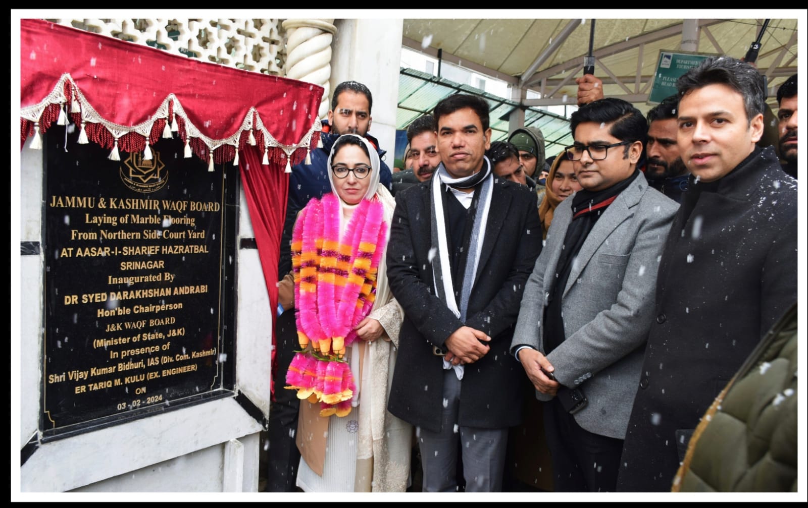 Andrabi inaugurates marble flooring on northern campus area in Hazratbal shrine
