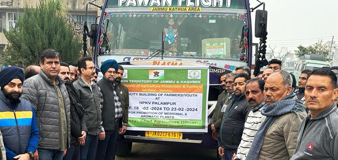 Director Agri Jammu flags off farmers group for training outside UT