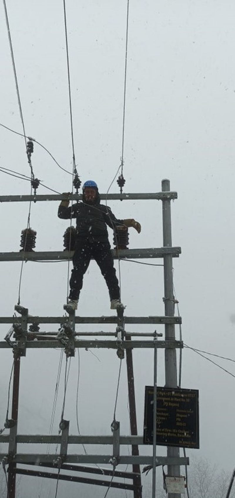 115 (96%) out of 120 (33 kV) feeders UP; Only 76 (7%) of 1118 HT 11 kV feeders DOWN: KPDCL