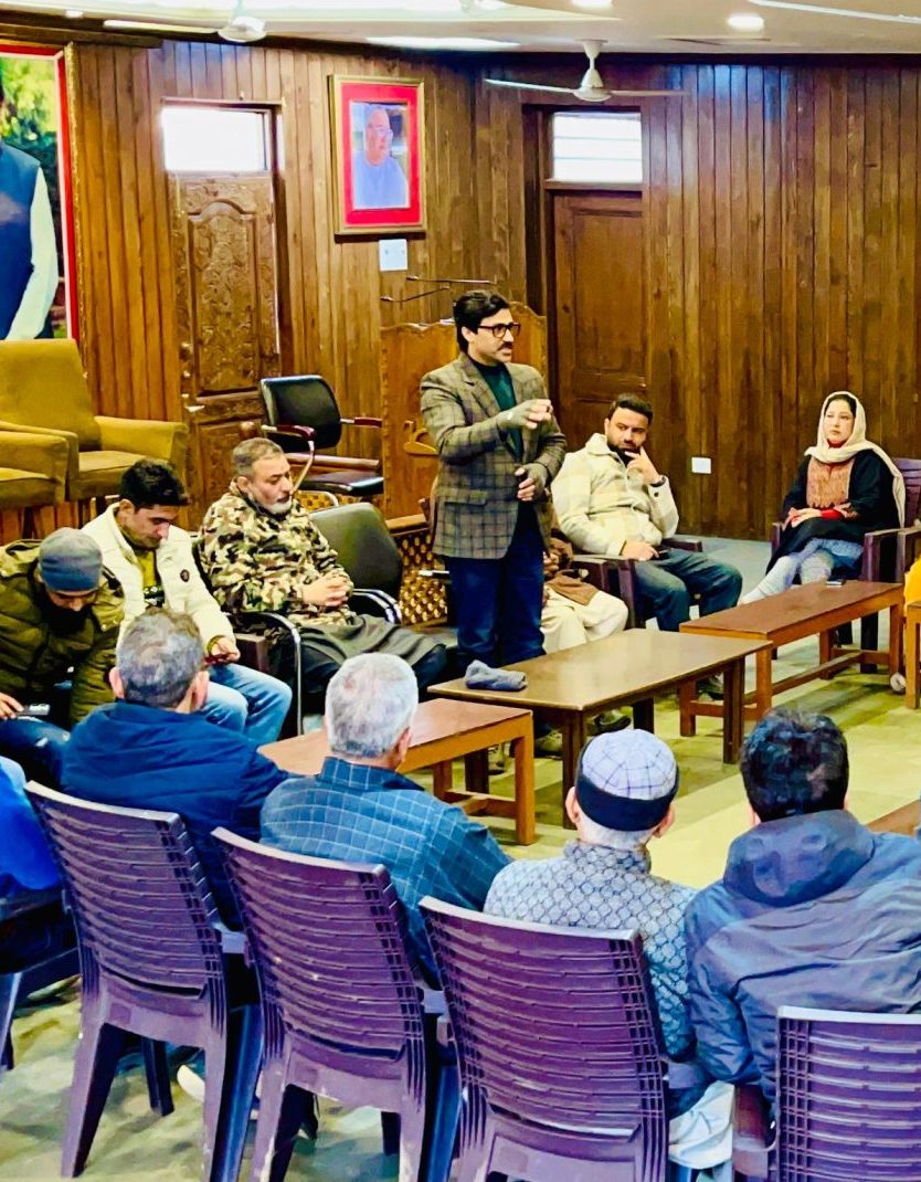 Ahsan Pardesi chairs meeting of office bearers from Lal Chowk Constituency