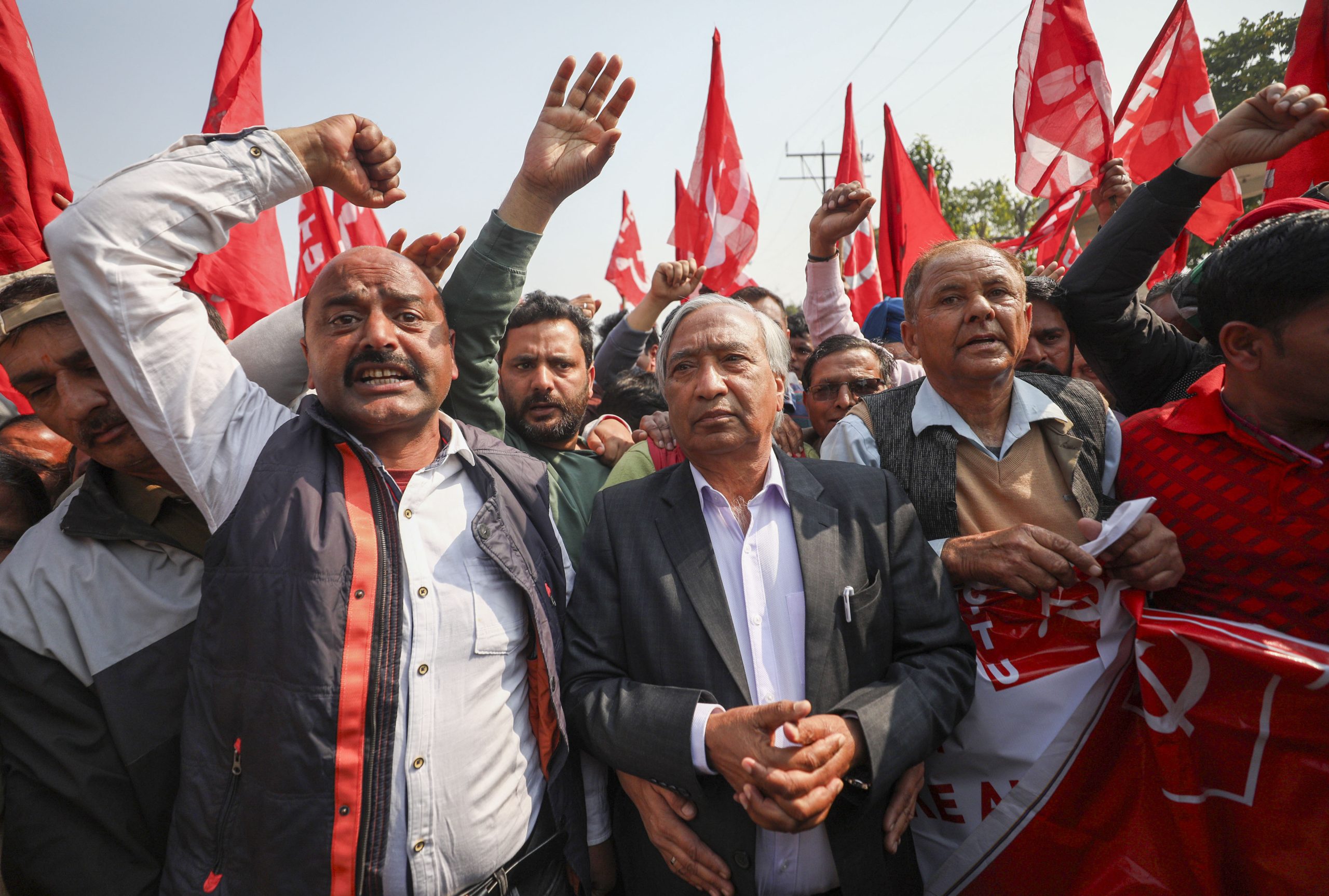 Tarigami leads protest in Jammu in support of agitating farmers