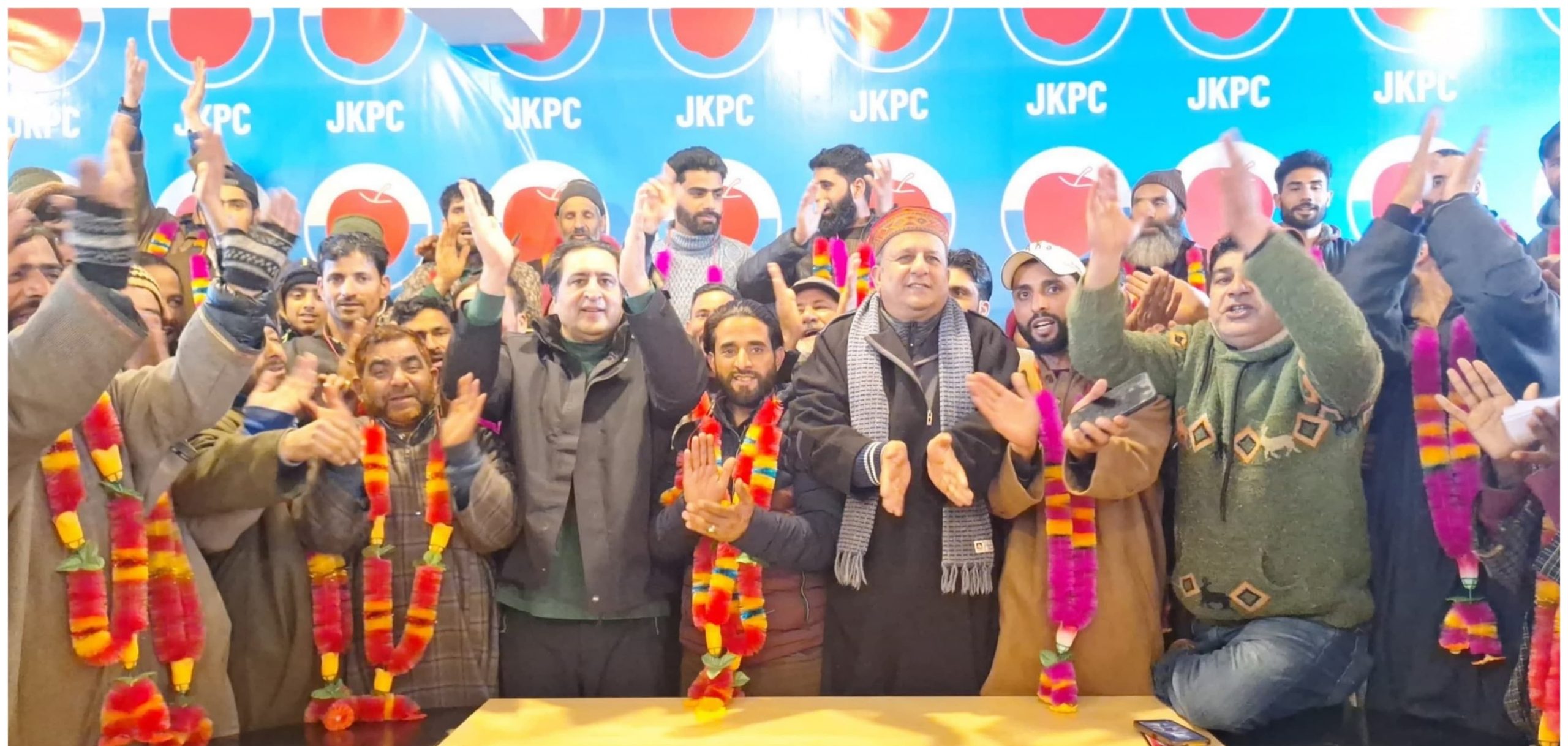 Hundreds of political workers from Lolab & Trehgam join PC