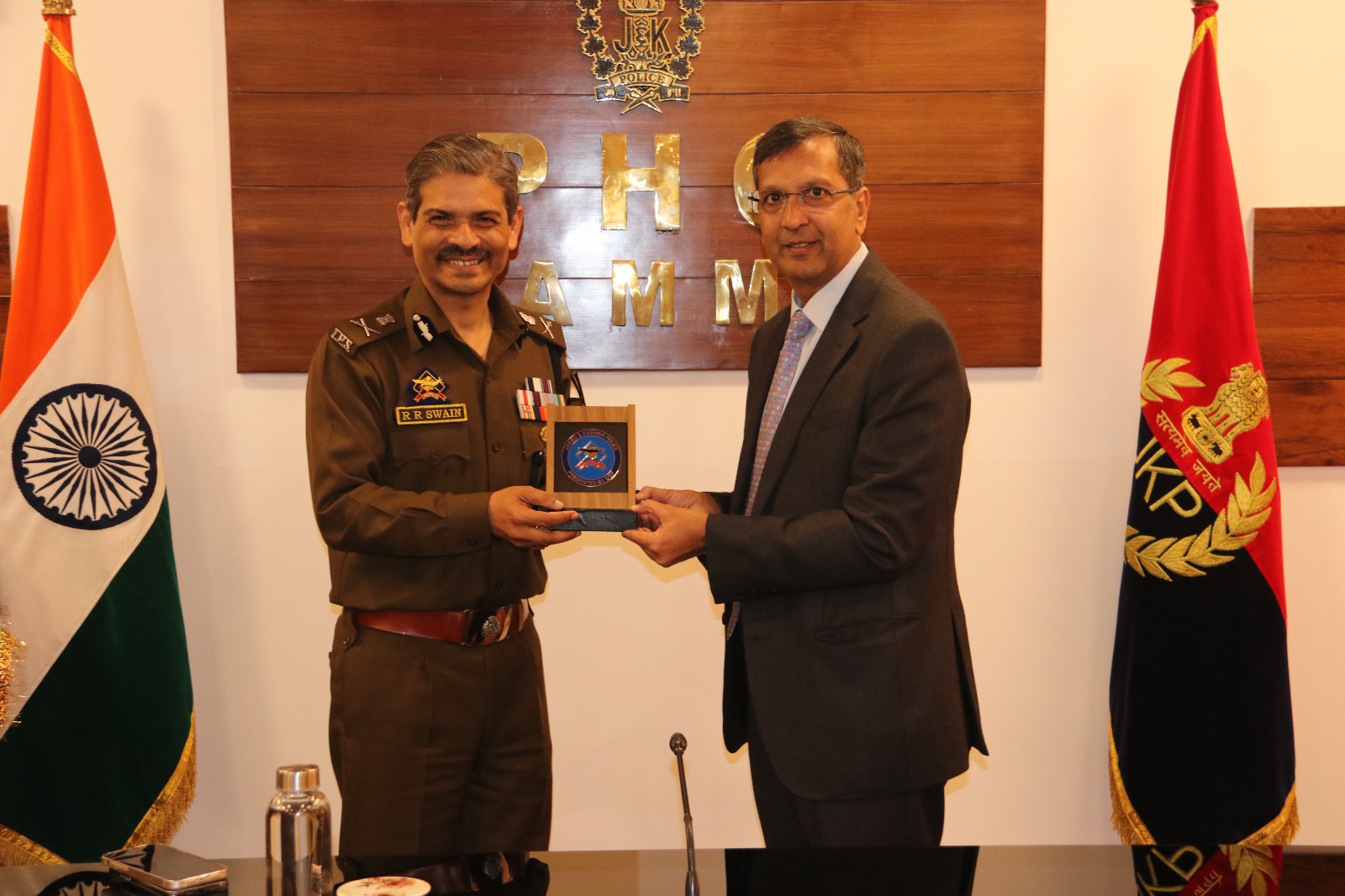 DG NIA pays visit to PHQ; interacts with DGP J&K & other officers
