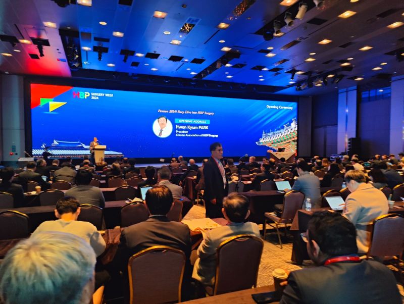  Senior Surgeon Dr. Afak Yusuf Sherwani shines at International Conference in South Korea