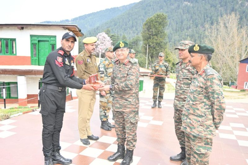 J&K Police Drill Instructors awarded Commendation Medals by GOC 16 Corps