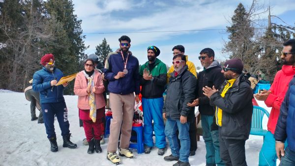KU’s 10-day certified skiing course concludes