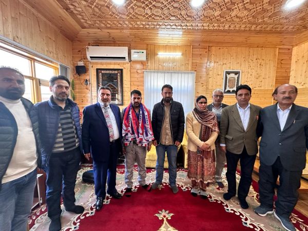 Political, social activists from Srinagar and Kulgam join Apni Party