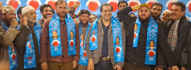 Political activists from district Kupwara join PC