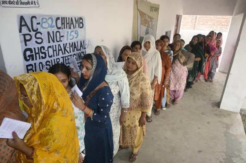 Jammu PC records 71.91% voter turnout in second Phase of Lok Sabha Elections (6)