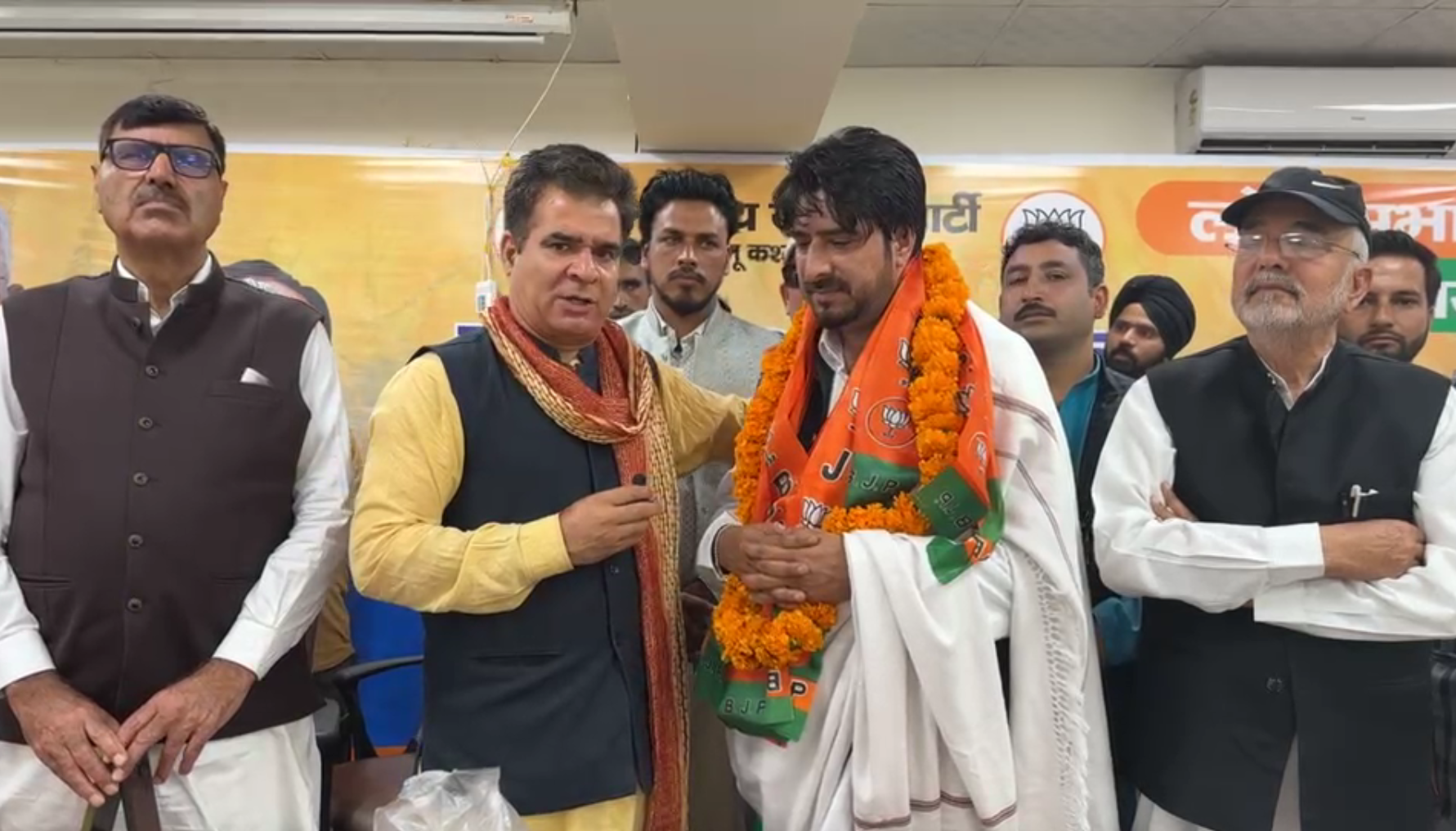 Pahari singer from Karnah joins BJP