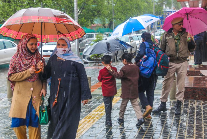 Rains, light snowfall lash Valley’s plains, upper reaches