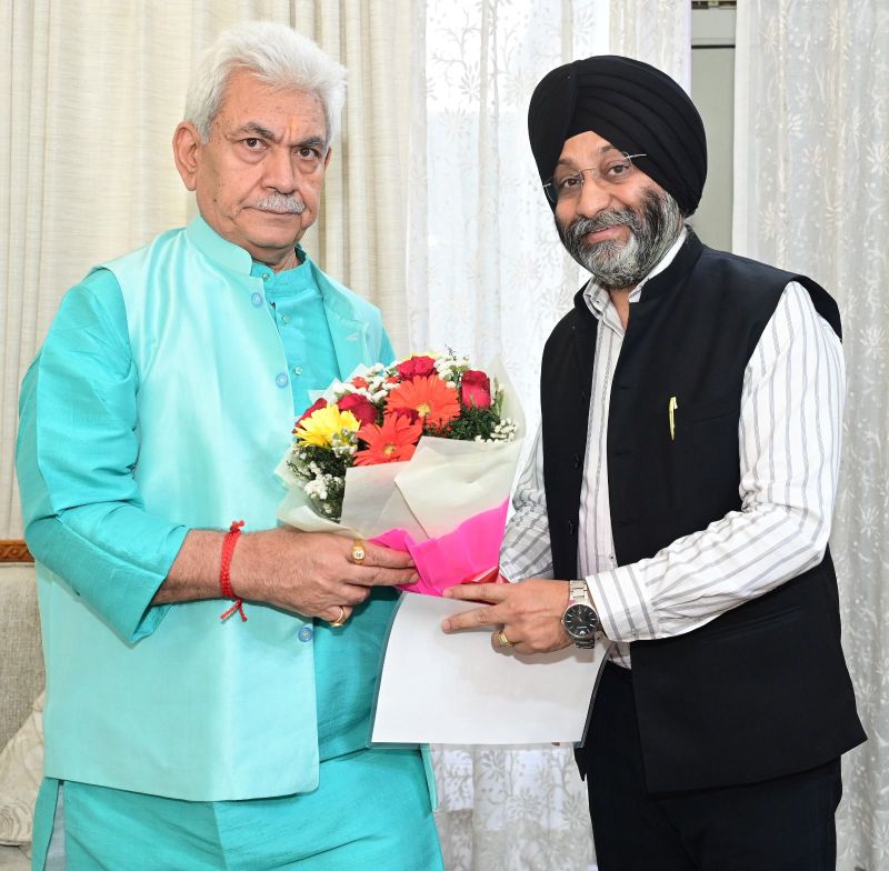  Editor-in-Chief Parvinder Singh meets Lt Governor Sinha