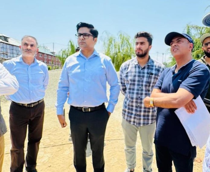 CEO SSCL reviews progress of ongoing projects in Srinagar