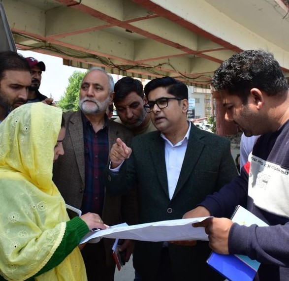 CEO SSCL inspects Jehangir Chowk Junction Improvement