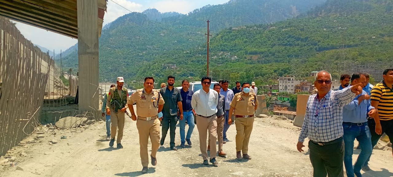 DC Ramban stresses hindrance-free NH-44 for SANJY-2024, tourist & fruit season
