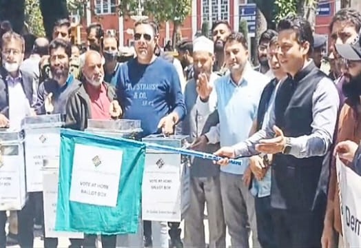 DEO Sgr flags off polling teams for ‘Vote from Home’ facilitation of senior citizens & PwDs