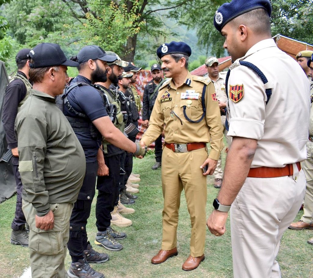 DGP visits forward areas in North Kashmir’s Kupwara District