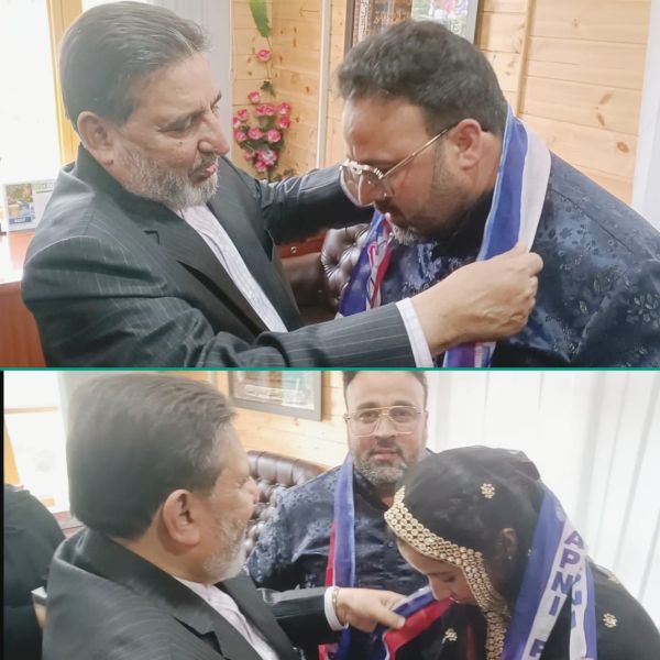 Socio-political activist Waqar Bhatti, his wife join Apni Party