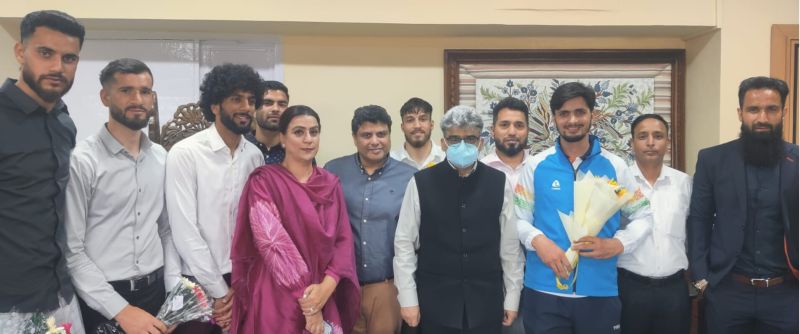 CS meets Paralympian Amir Ahmed; star Footballers of J&K