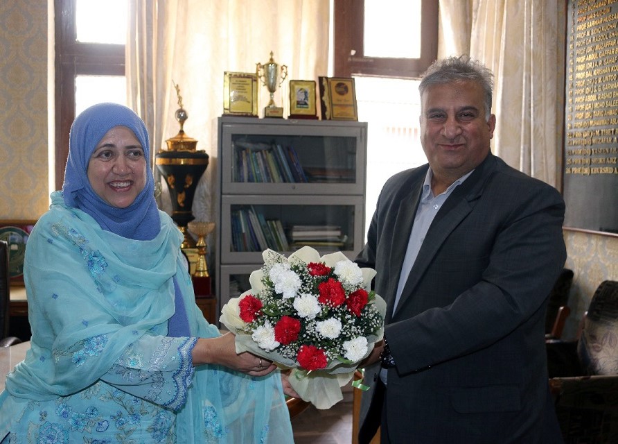 Dr Tehmina assumes charge as Principal Islamia College of Science & Commerce