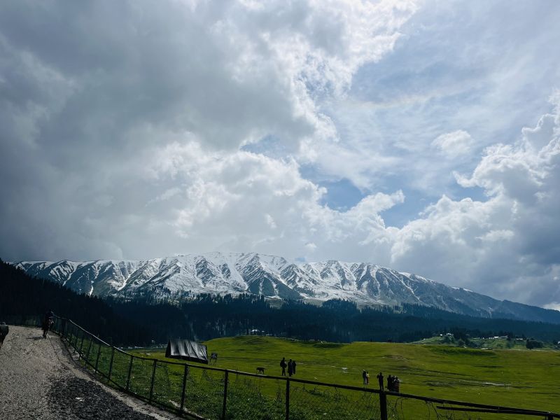 Parts of Kashmir’s higher reaches experience fresh snowfall