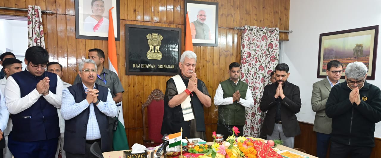 Lt Governor performs Pratham Puja of Shri Amarnath Ji Yatra