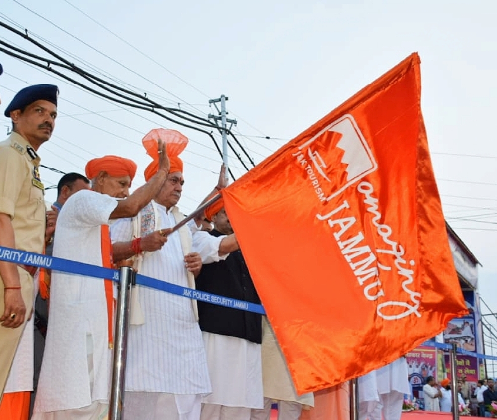 Amarnath Yatra 2024: LG Manoj Sinha flags off first batch of 4603 pilgrims from Jammu