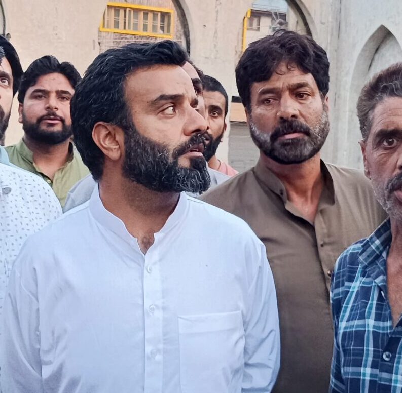 MP Ruhullah Mehdi visits Bohri Kadal fire tragedy site
