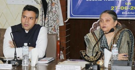 Sheetal Nanda convenes public darbar at Srinagar