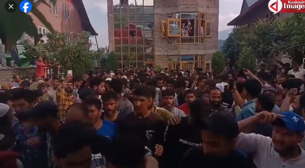 Celebrations erupt in Kupwara after Er Rashid’s victory