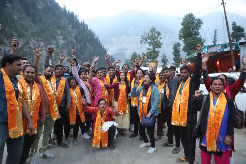 First batch of Amarnath pilgrims arrive in Kashmir